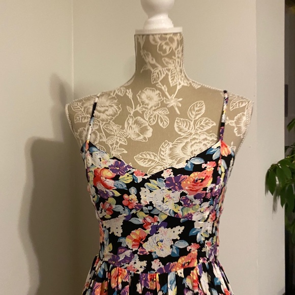 MINKPINK Black Lollie Floral Tie Back V-neck Mini - Picture 5 of 12